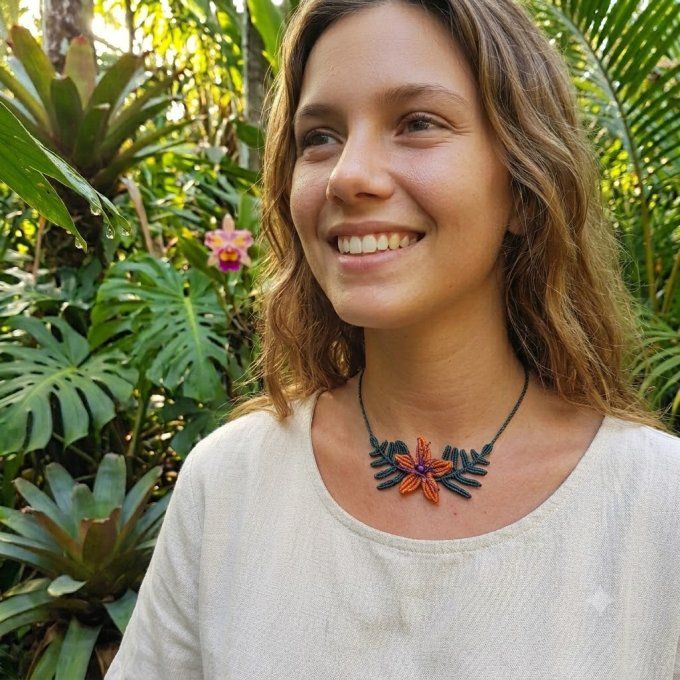 Collier lys exotique