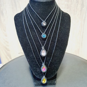 pendentif avec strass sertis pendentif avec strass sertis